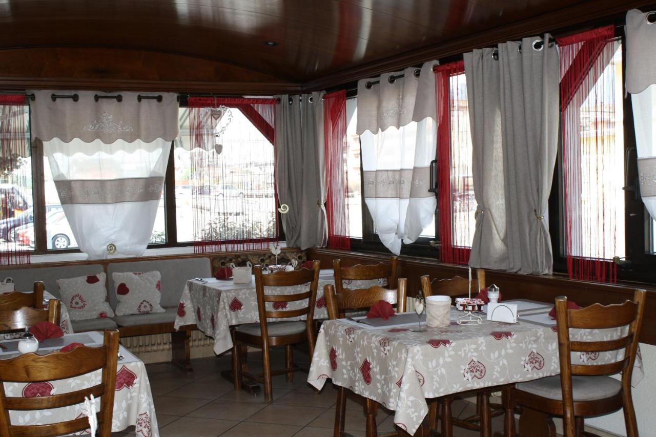 Hotel De La Gare Monthey Exterior photo