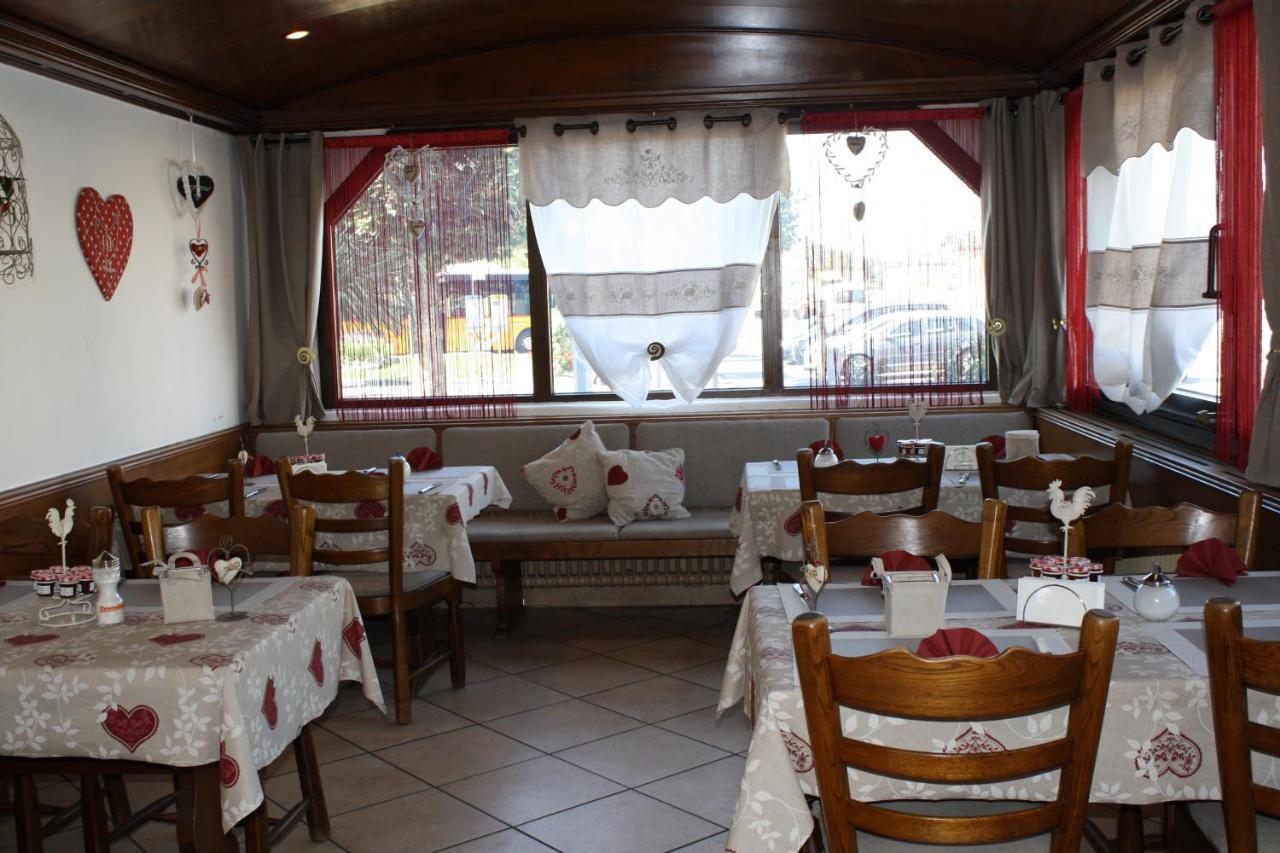 Hotel De La Gare Monthey Exterior photo